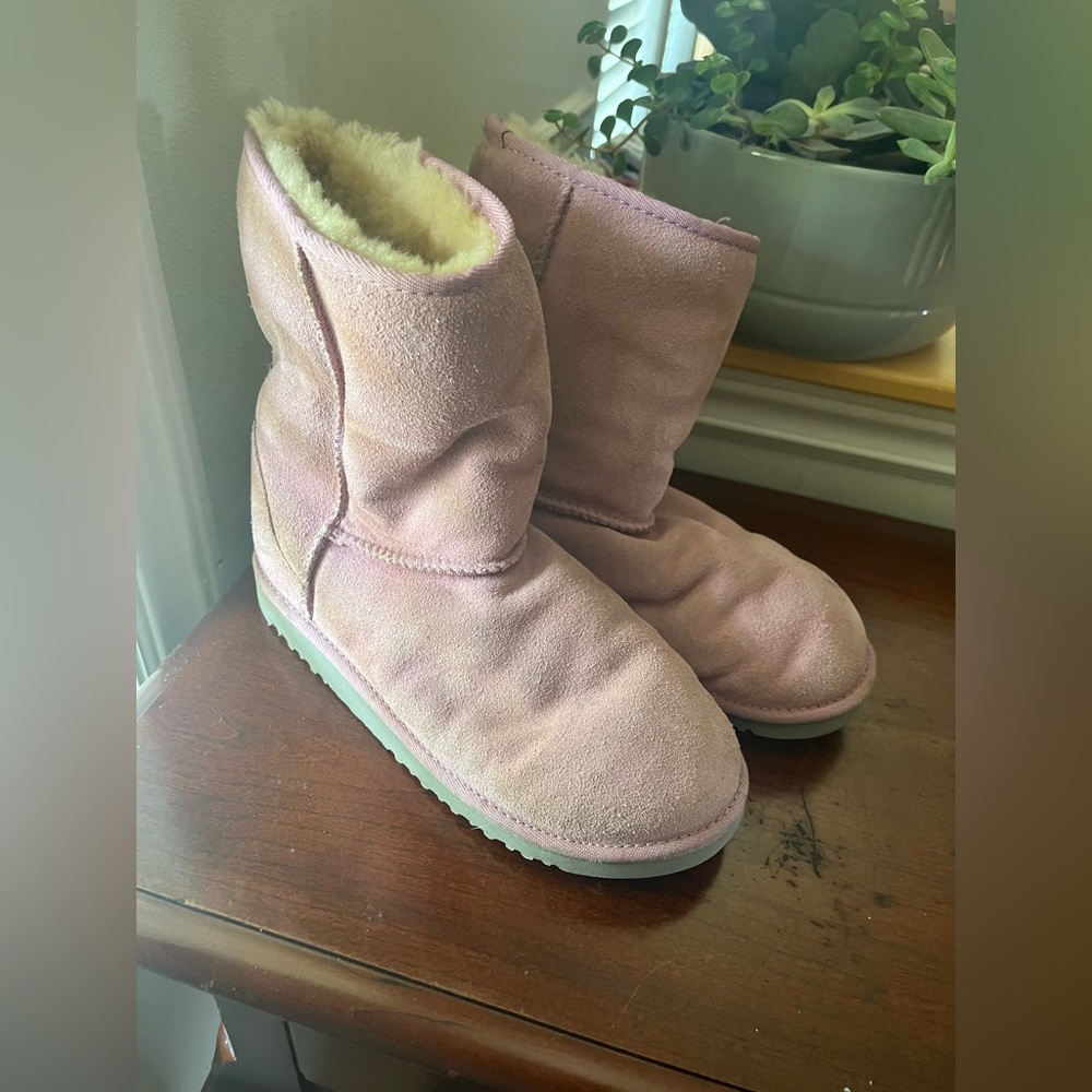 Pink uggs - Picture 2 of 4